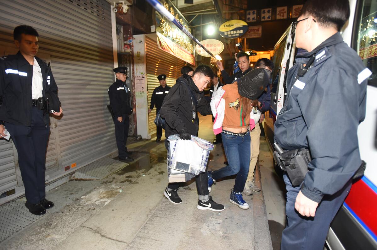 美女被控殺人,肢解屍體,性侵 審判推遲後在庭上襲擊律師 - 時事台 - 香港高登討論區