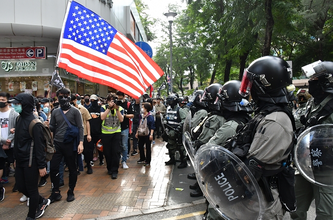 上水反水貨遊行部分商店關門  防暴警沿途戒備